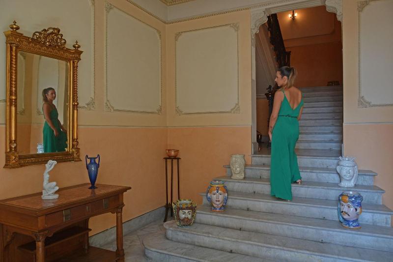B&B Di Charme Camelie Palazzo Nicotra Riposto ภายนอก รูปภาพ