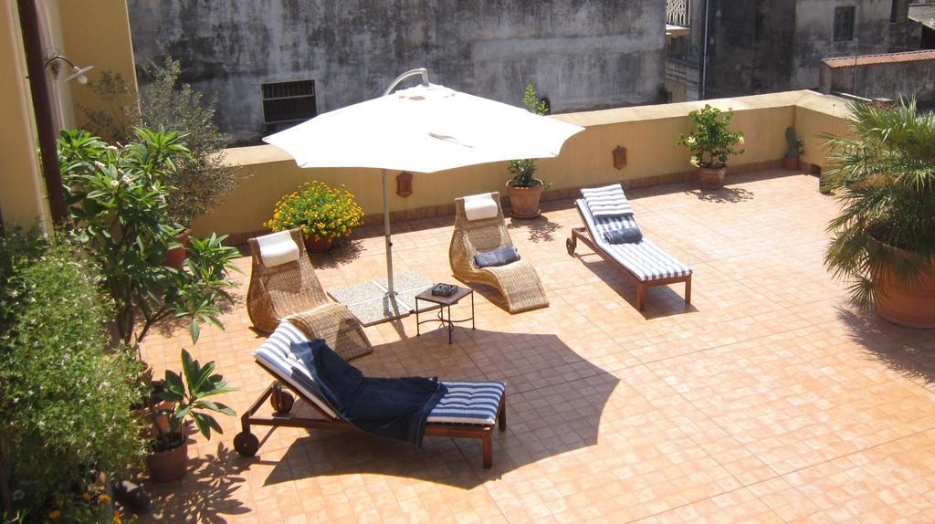 B&B Di Charme Camelie Palazzo Nicotra Riposto ภายนอก รูปภาพ