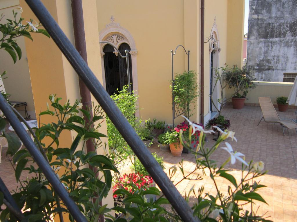 B&B Di Charme Camelie Palazzo Nicotra Riposto ภายนอก รูปภาพ