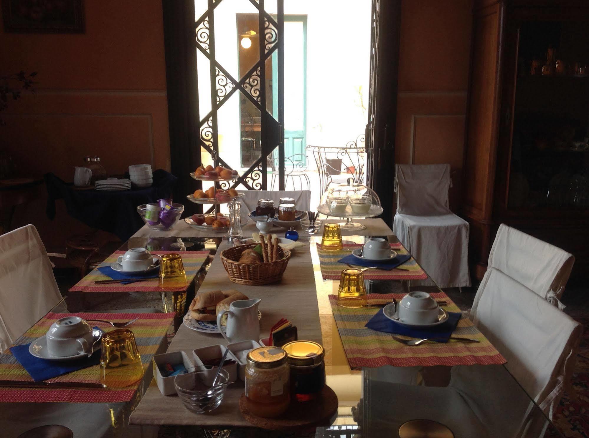 B&B Di Charme Camelie Palazzo Nicotra Riposto ภายนอก รูปภาพ