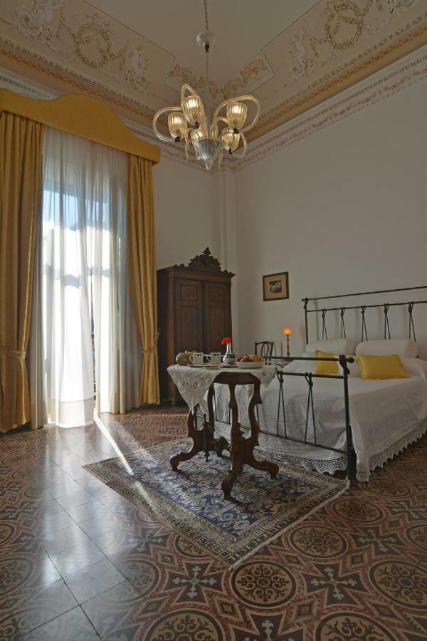 B&B Di Charme Camelie Palazzo Nicotra Riposto ภายนอก รูปภาพ