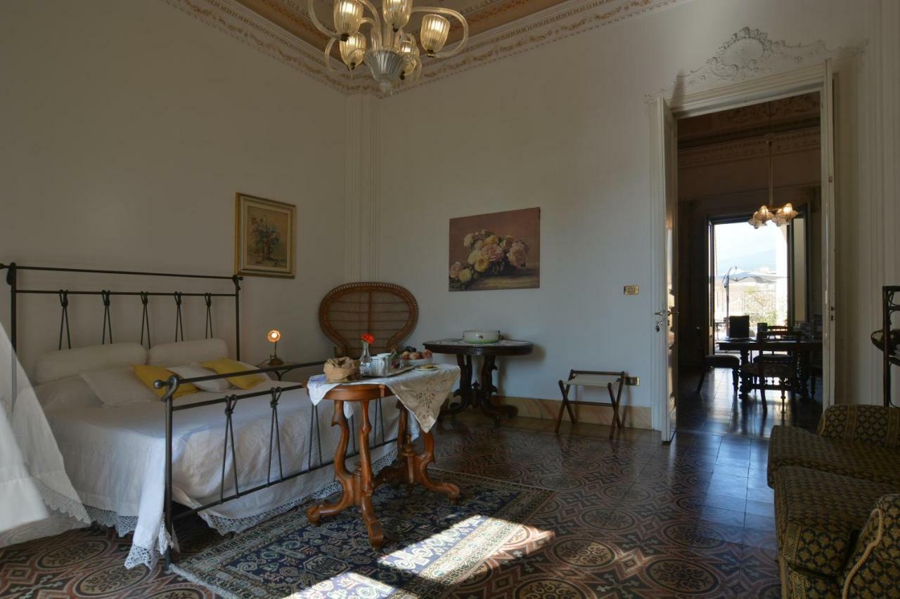 B&B Di Charme Camelie Palazzo Nicotra Riposto ภายนอก รูปภาพ